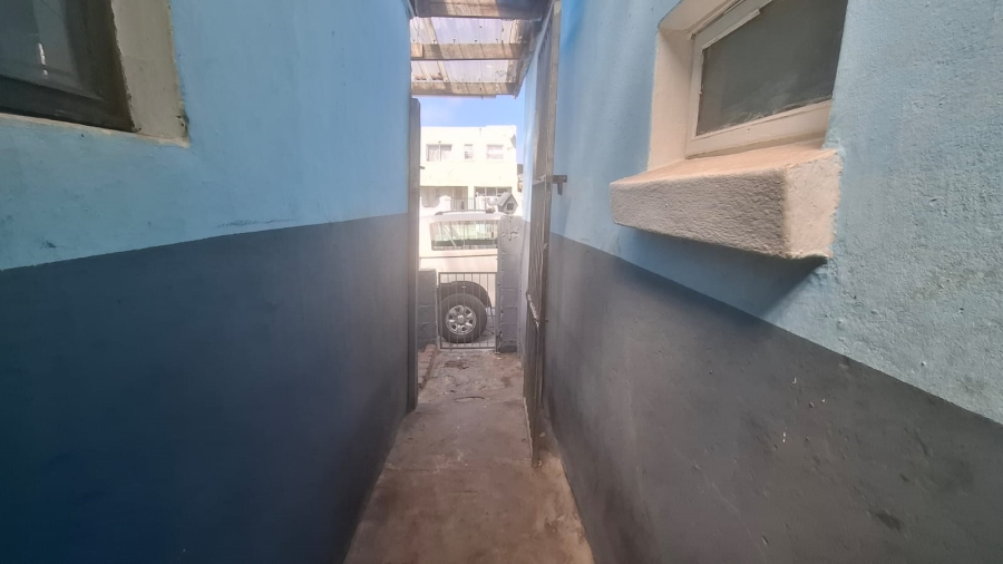 2 Bedroom Property for Sale in Lentegeur Western Cape